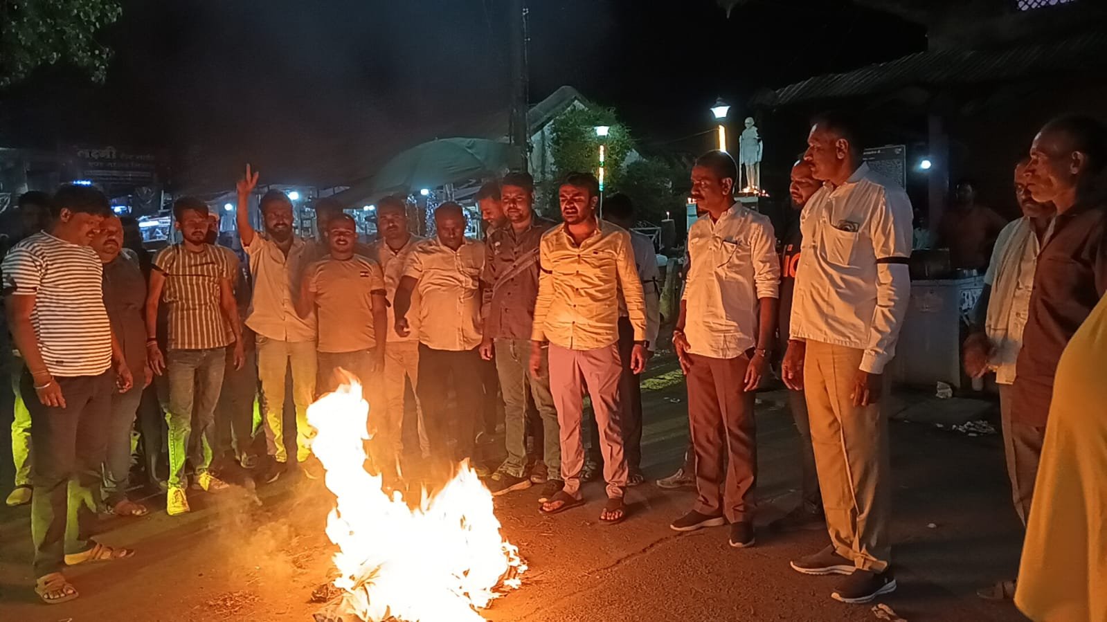 पहलगाम में हुई घटना को लेकर देवरी नगर में हिंदू संगठनों ने पाकिस्तान का जलाया पुतला | New India Times