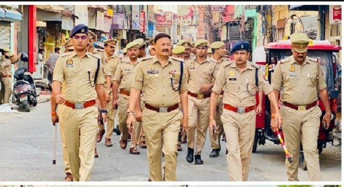 एसपी राजेश द्विवेदी ने कानून एवं शांति व्यवस्था को सुदृढ बनाने के लिए की पैदल गश्त | New India Times