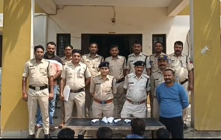 अवैध शस्त्र रखने वाले चार आरोपियों को अमानगंज पुलिस ने किया गिरफ्तार, एक आरोपी फरार | New India Times