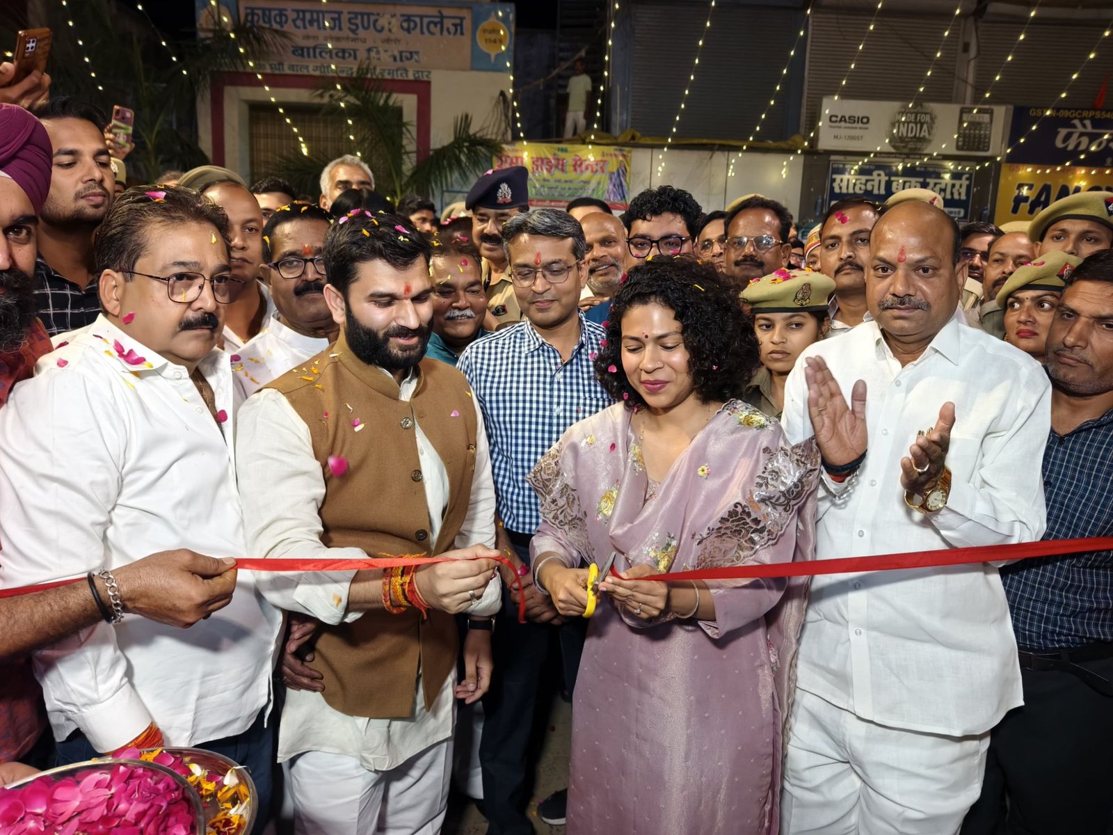 ढोल-नगाड़ों के साथ विधायक, डीएम, एसपी ने किया छोटी काशी के ऐतिहासिक चैती मेला का उद्घाटन | New India Times