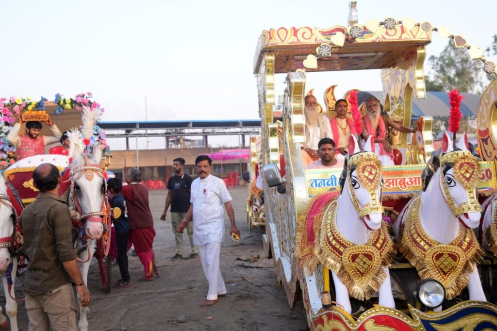 एक किलोमीटर से अधिक लम्बी भव्य कलश यात्रा के साथ फुट तालाब में प्रदेश के सबसे चर्चित हनुमान जयंती महोत्सव की शुरुआत, साधु संतों के साथ ग्रामीणों की ऐतिहासिक उपस्थिति के बीच पहुँची देवी चित्रलेखा | New India Times