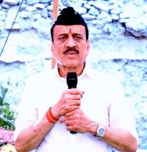 खडसे को बार-बार चेतावनी क्यों दे रहे हैं गिरीश महाजन ? | New India Times