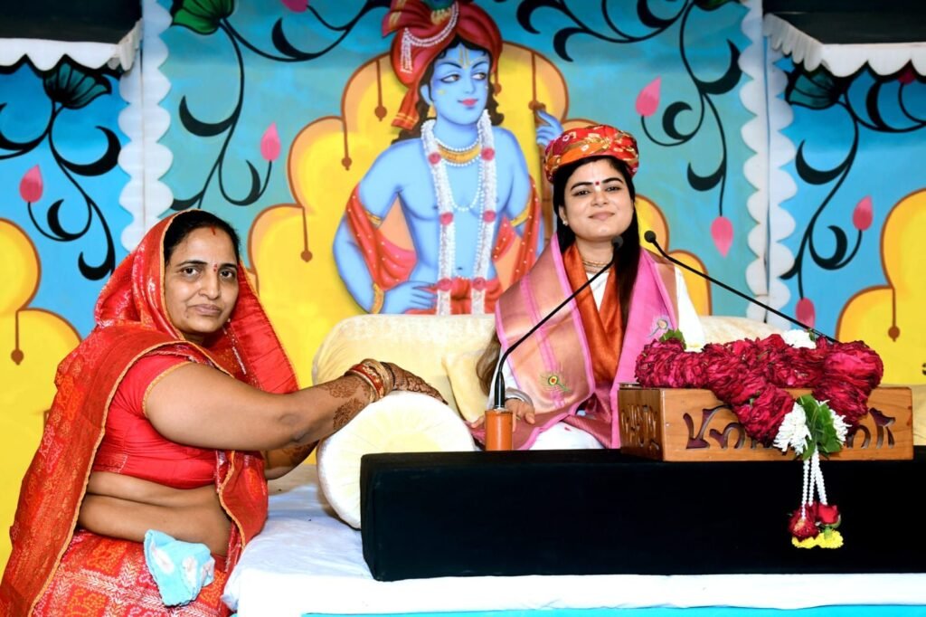 भगवान पर विश्वास ही सच्ची भक्ति है भगवान भरोसे रहोगे तो वो ही सब व्यवस्था करेगा - देवी चित्रलेखा वृंदावन की पूनम दीदी की भजन सँध्या में भावुक हुए श्रद्धालु | New India Times