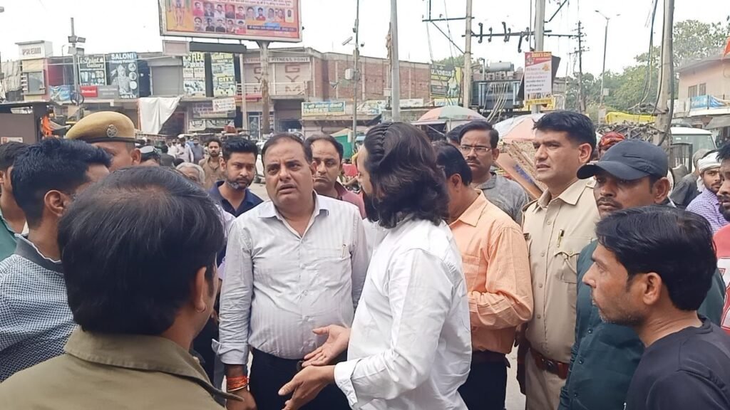 धौलपुर में अतिक्रमण के खिलाफ अभियान तेज, नगर परिषद ने शुरू की बुलडोज़र कार्रवाई, दुकानदारों में हड़कंप 2 धौलपुर में अतिक्रमण के खिलाफ अभियान तेज, नगर परिषद ने शुरू की बुलडोज़र कार्रवाई, दुकानदारों में हड़कंप | New India Times