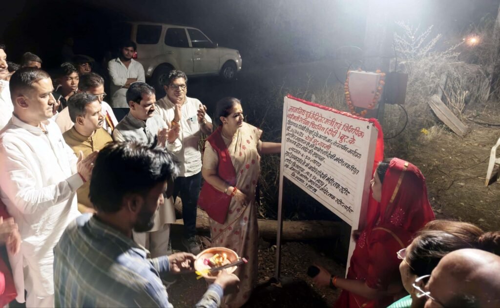 अर्चना चिटनिस ने ग्राम बंभाड़ा और धामनगांव से मां वाघेश्वरी मंदिर तक पहुंच मार्ग पर स्ट्रीट लाईट का किया लोकार्पण 2 अर्चना चिटनिस ने ग्राम बंभाड़ा और धामनगांव से मां वाघेश्वरी मंदिर तक पहुंच मार्ग पर स्ट्रीट लाईट का किया लोकार्पण | New India Times