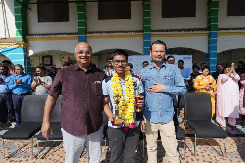 मेक्रो विज़न एकेडमी के छात्र माजिद हुसैन ने पुनः रचा इतिहास, IIT JEE MAINS 2025 में आल इंडिया रैंक (AIR 30 ) हासिल करने के साथ ही बने मध्य प्रदेश के टॉपर | New India Times