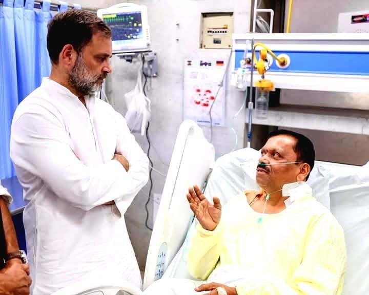 बिहार में वोट मांग रहे पीएम, बंद के लिए सड़कों पर हिंदू संगठन, मंत्रियों को घेर कर सवाल पूछ रही है जनता | New India Times