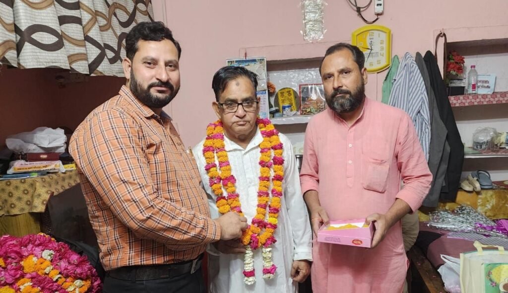 बाड़ी के मंसूर खान और उनकी धर्मपत्नी सलमा बेगम की गरिमामय विदाई हज यात्रा के लिए हुए रवाना 2 बाड़ी के मंसूर खान और उनकी धर्मपत्नी सलमा बेगम की गरिमामय विदाई हज यात्रा के लिए हुए रवाना | New India Times