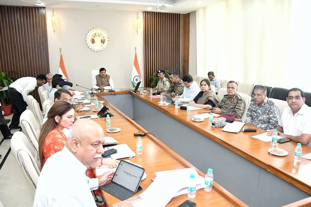 प्रदेश की सुरक्षा व्यवस्था को लेकर मुख्यमंत्री ने वरिष्ठ अधिकारियों के साथ उच्चस्तरीय बैठक कर दिए आवश्यक दिशा निर्देश | New India Times