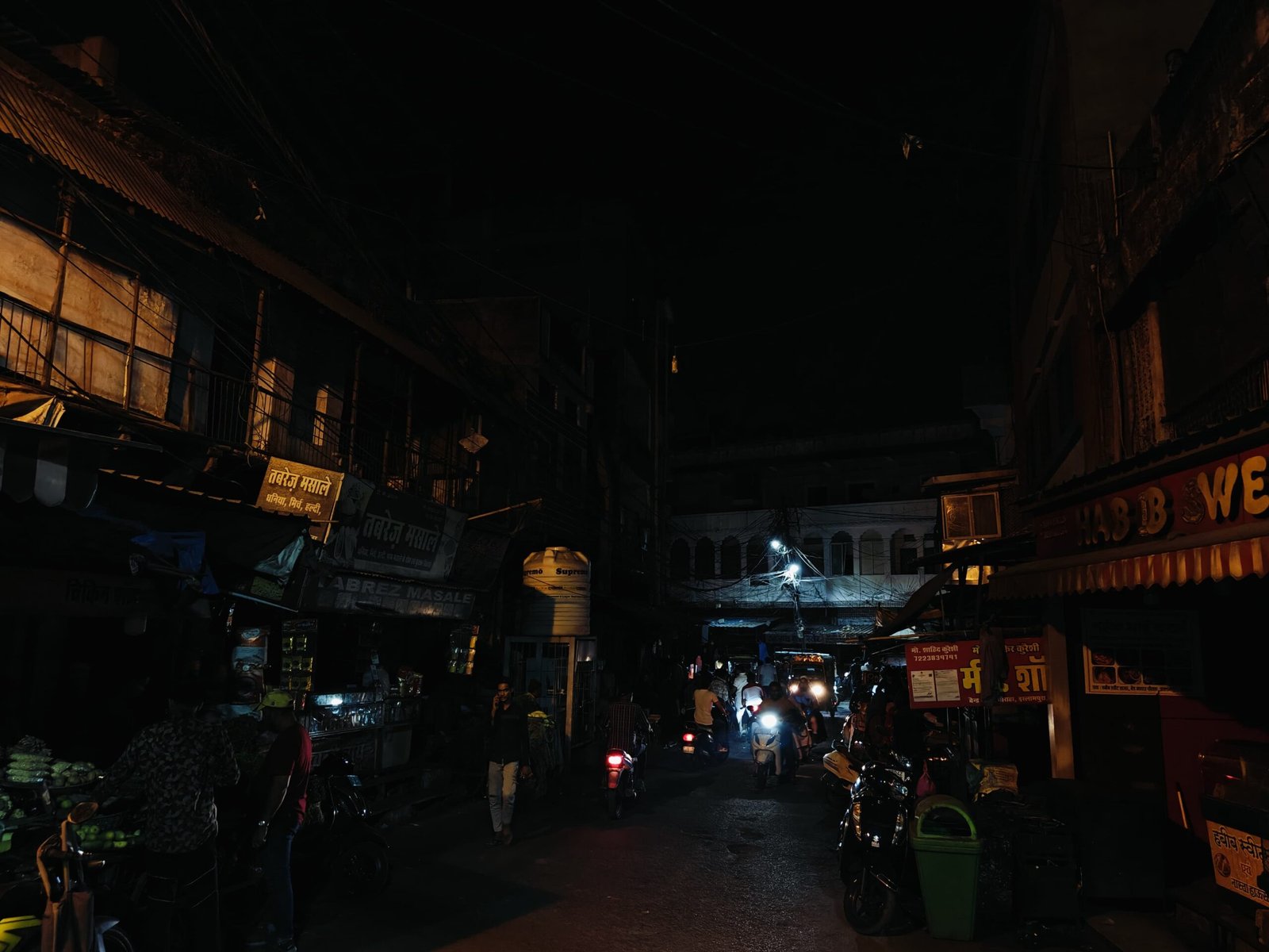 वक्फ संशोधन बिल के विरोध में 15 मिनट तक भोपाल में छाया रहा अंधेरा | New India Times