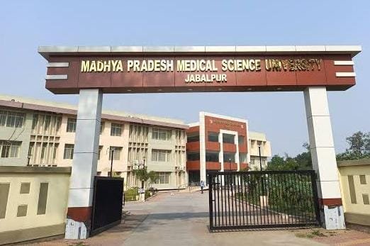 मध्यप्रदेश आयुर्विज्ञान विश्वविद्यालय द्वारा आयोजित दीक्षांत समारोह पर उठ रहे हैं गंभीर सवाल | New India Times