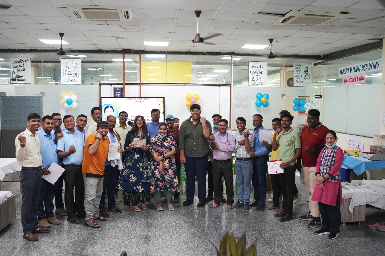 मैक्रो विज़न एकेडमी बुरहानपुर में रमैया वस्तावैया कार्यक्रम एवं रक्तदान शिविर का आयोजन | New India Times