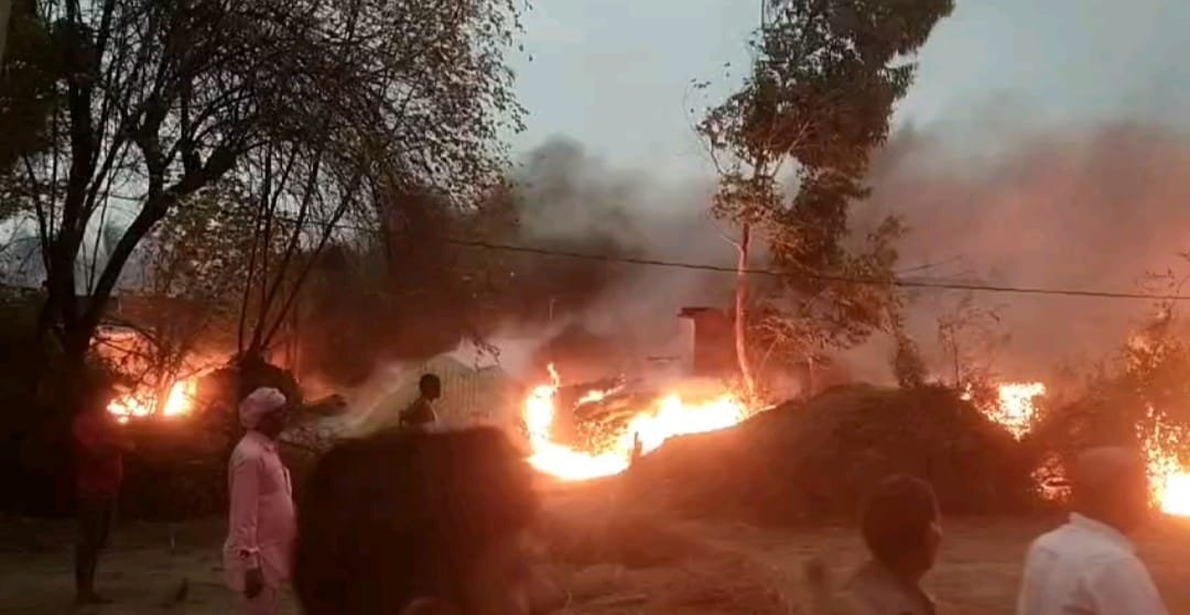 पन्ना के रामनगर में आंधी के दौरान भीषण अग्निकांड, कई घर जलकर खाक | New India Times