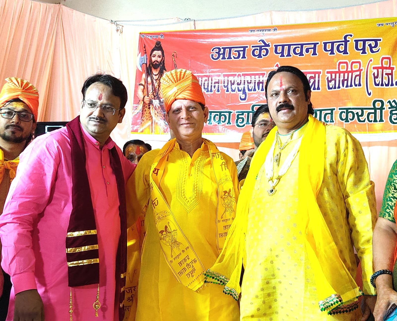 सामाजिक कार्यों के लिए संस्थापक अध्यक्ष विनोद दीक्षित को टीम के साथ किया गया सम्मानित                                                   | New India Times