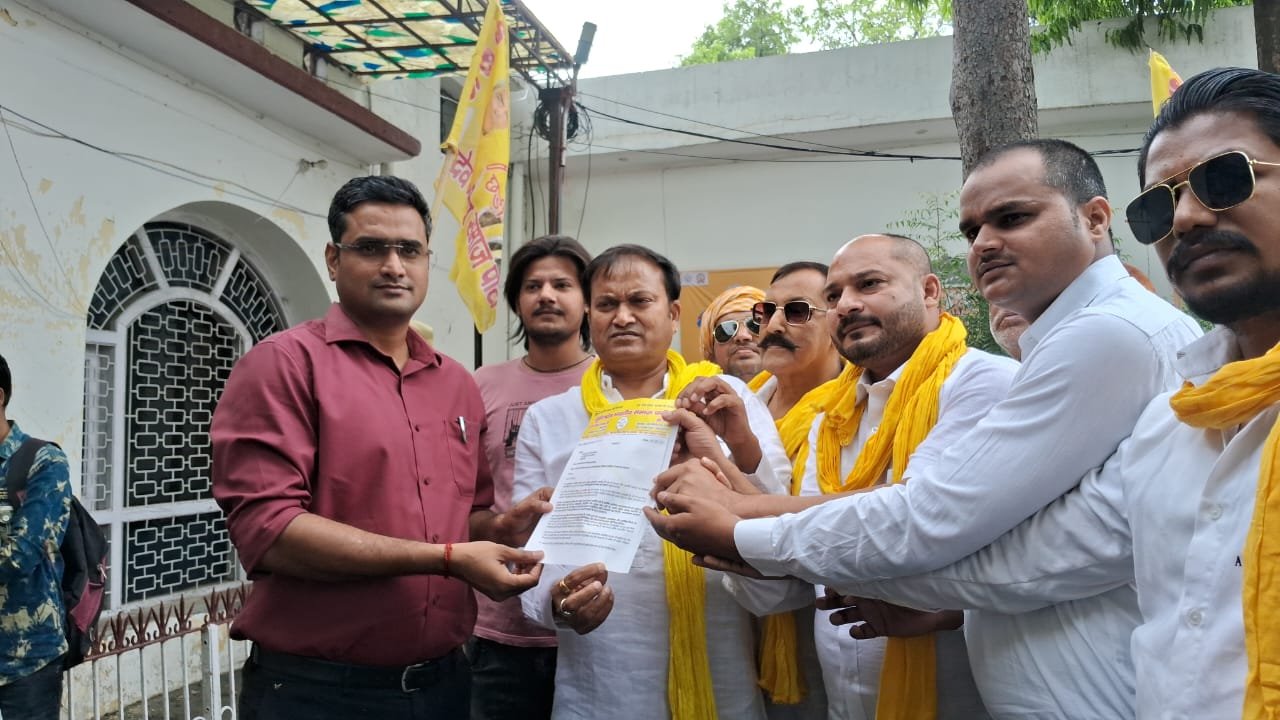 जातिगत जनगणना लागू करने पर सुभासपा ने प्रधानमंत्री के नाम डीएम को सौंपा धन्यवाद पत्र | New India Times