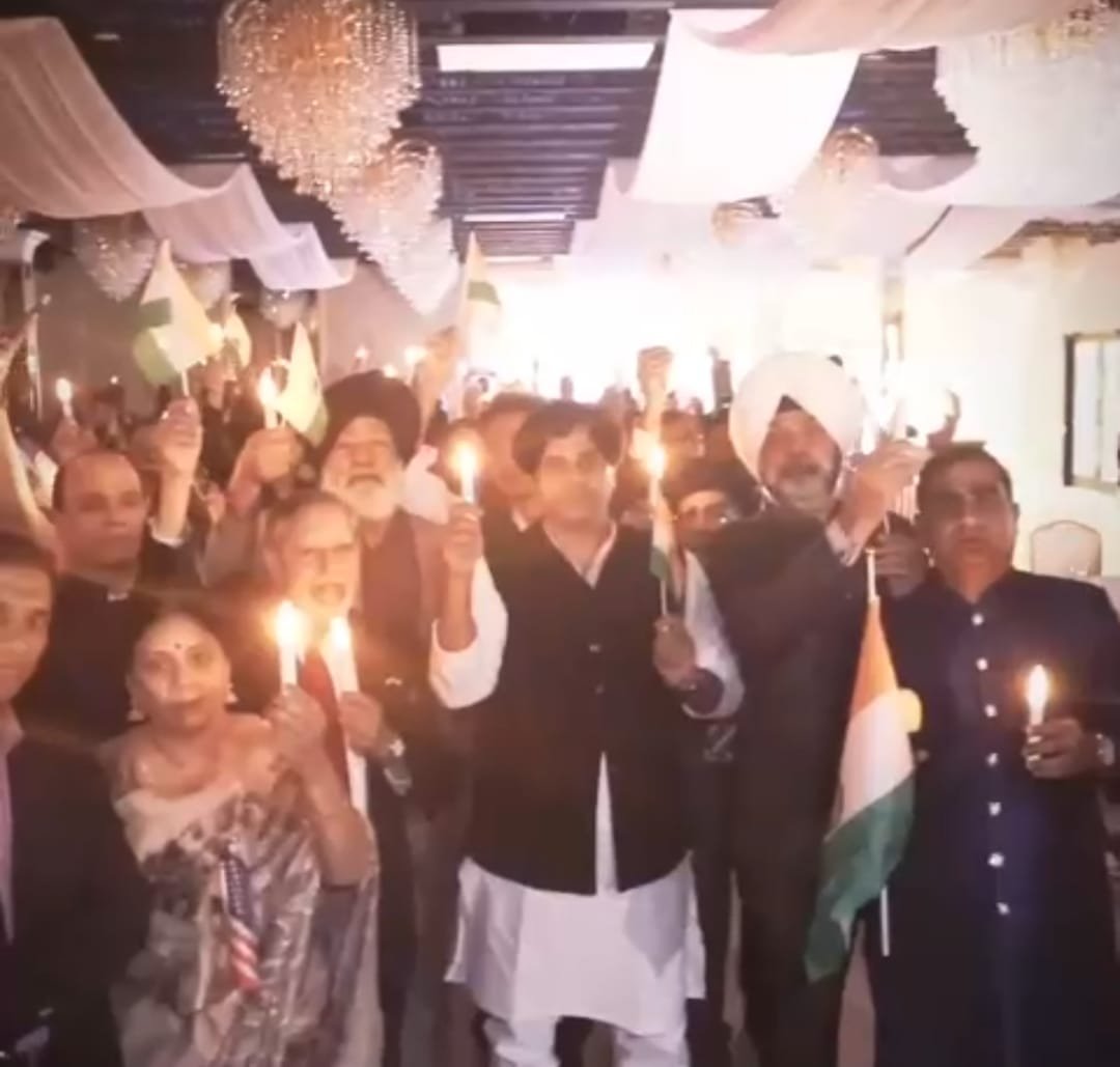 देश भक्ति के जज़्बे से सरशार होकर अमेरिका के न्यूयॉर्क की धरती पर भारत के सपूत इमरान प्रतापगढ़ी ने शहीदों को दी श्रद्धांजलि | New India Times