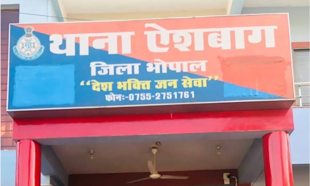 थाना ऐशबाग के 5000 रुपये के ईनामी फरार आरोपी को थाना ऐशबाग पुलिस द्वारा किया गया गिरफ्तार | New India Times