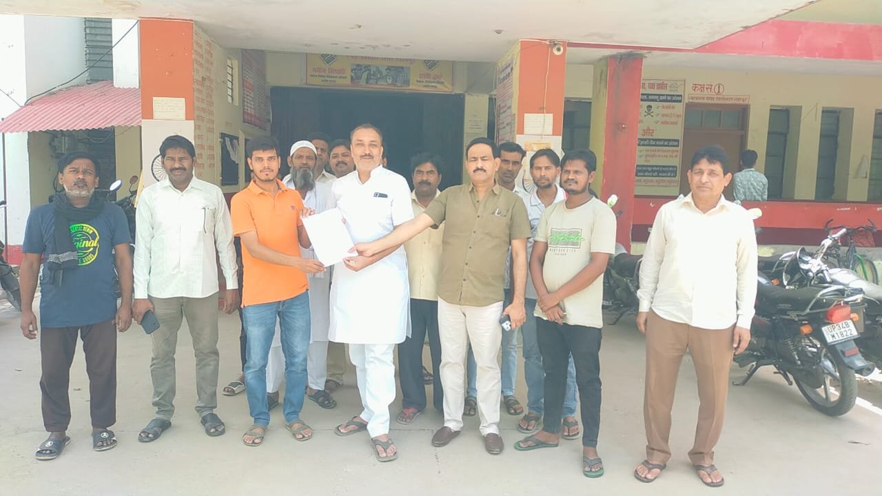 नगर क्षेत्र में हो रहे नाला निर्माण कार्य को लेकर अखिल भारतीय उद्योग व्यापार मंडल के नेतृत्व में लहरपुर उपजिलाधिकारी व अधिशाषी अधिकारी नगर पालिका परिषद को सौंपा गया ज्ञापन 1 नगर क्षेत्र में हो रहे नाला निर्माण कार्य को लेकर अखिल भारतीय उद्योग व्यापार मंडल के नेतृत्व में लहरपुर उपजिलाधिकारी व अधिशाषी अधिकारी नगर पालिका परिषद को सौंपा गया ज्ञापन | New India Times