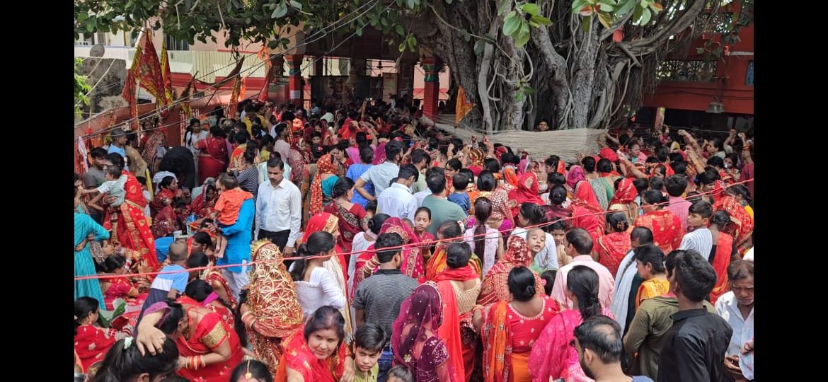 अखंड सौभाग्य के लिए महिलाओं ने की वटवृक्ष की पूजा | New India Times