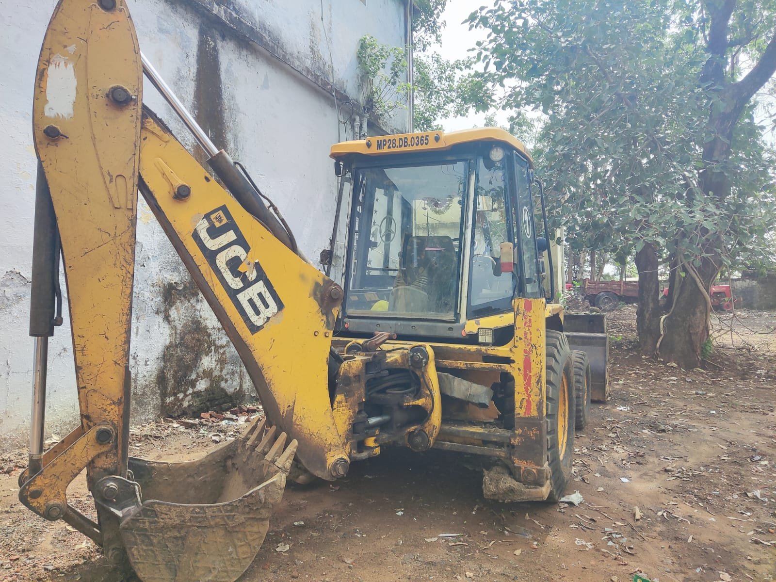 अवैध रेत के खनन और परिवहन करने वाले जेसीबी और ट्रैक्टर-ट्राली को प्रशासन ने किया जब्त | New India Times