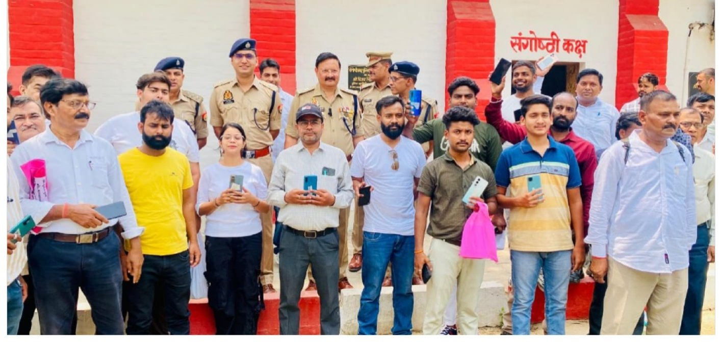 शाहजहांपुर पुलिस के प्रयास से 51 चेहरों पर आई मुस्कान, 10 लाख रुपए के गुम हुए मोबाइल फोन बरामद कर मालिकों को किया वापस 1 शाहजहांपुर पुलिस के प्रयास से 51 चेहरों पर आई मुस्कान, 10 लाख रुपए के गुम हुए मोबाइल फोन बरामद कर मालिकों को किया वापस | New India Times