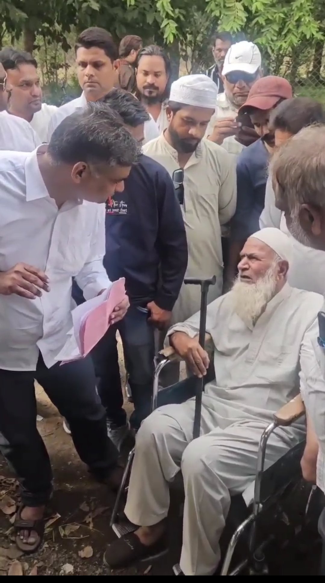 बिजली विभाग की दादागिरी आई सामने,विकलांग का कनेक्शन काट कर बनाया बिजली चोरी का प्रकरण | New India Times