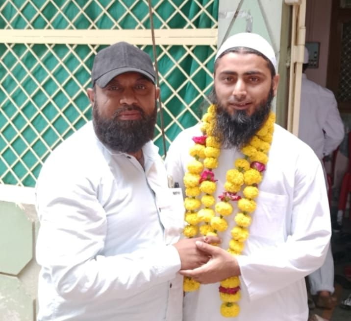 हज्ज बैतुल्लाह के लिए जाने वाले हज यात्रियों का गर्मजोशी के साथ किया गया स्वागत, कांग्रेस विधायक वीर सिंह भूरिया भाजपा नेता राजू धानक ने भी स्टेशन पहुंच कर सभी हाजियों का किया स्वागत 2 हज्ज बैतुल्लाह के लिए जाने वाले हज यात्रियों का गर्मजोशी के साथ किया गया स्वागत, कांग्रेस विधायक वीर सिंह भूरिया भाजपा नेता राजू धानक ने भी स्टेशन पहुंच कर सभी हाजियों का किया स्वागत | New India Times