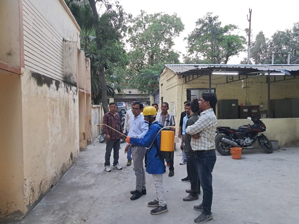 कीटनाशक सिन्थेटिक पायरेथ्राइड का किया गया छिड़काव 2 कीटनाशक सिन्थेटिक पायरेथ्राइड का किया गया छिड़काव | New India Times