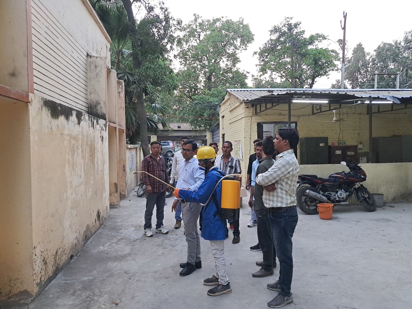 कीटनाशक सिन्थेटिक पायरेथ्राइड का किया गया छिड़काव 1 कीटनाशक सिन्थेटिक पायरेथ्राइड का किया गया छिड़काव | New India Times