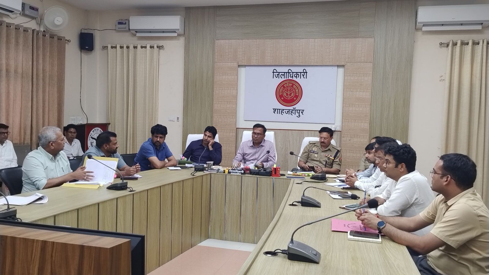 अवैध कच्ची शराब बनने एवं बिक्री पर लगाई जाए रोक: डीएम | New India Times