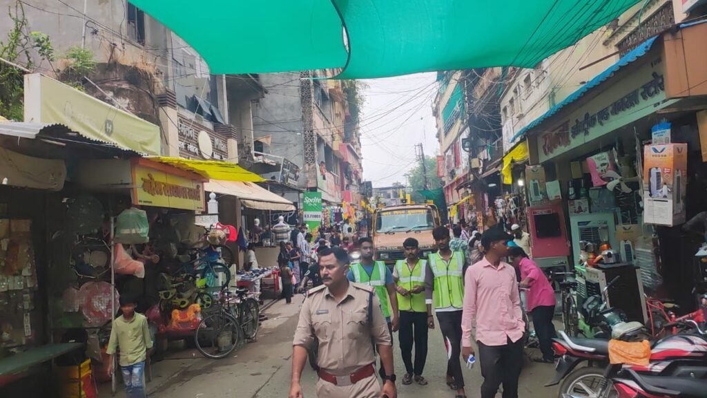 पुलिस अधीक्षक बुरहानपुर के मार्गदर्शन में शहर की यातायात व्यवस्था दुरुस्त करने हेतु सड़क किनारे का हटवाया गया अतिक्रमण | New India Times