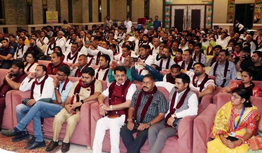 विनोद दीक्षित को सामाजिक कार्यों के लिए किया गया सम्मानित | New India Times