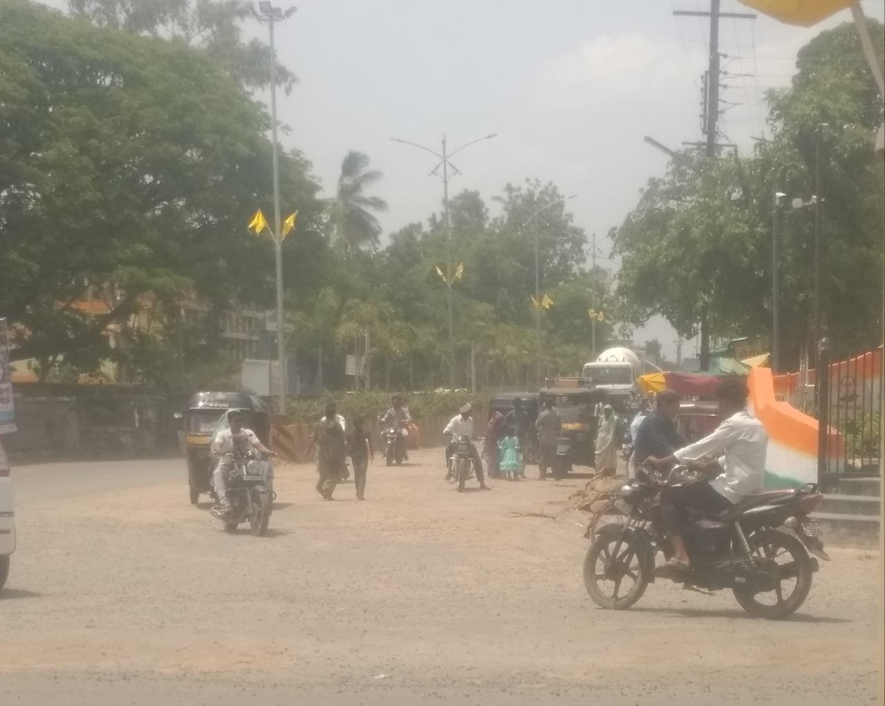 विकास का अभ्यास करने के लिए चौड़ी की जा रही सड़के बनी जान के लिए खतरा | New India Times