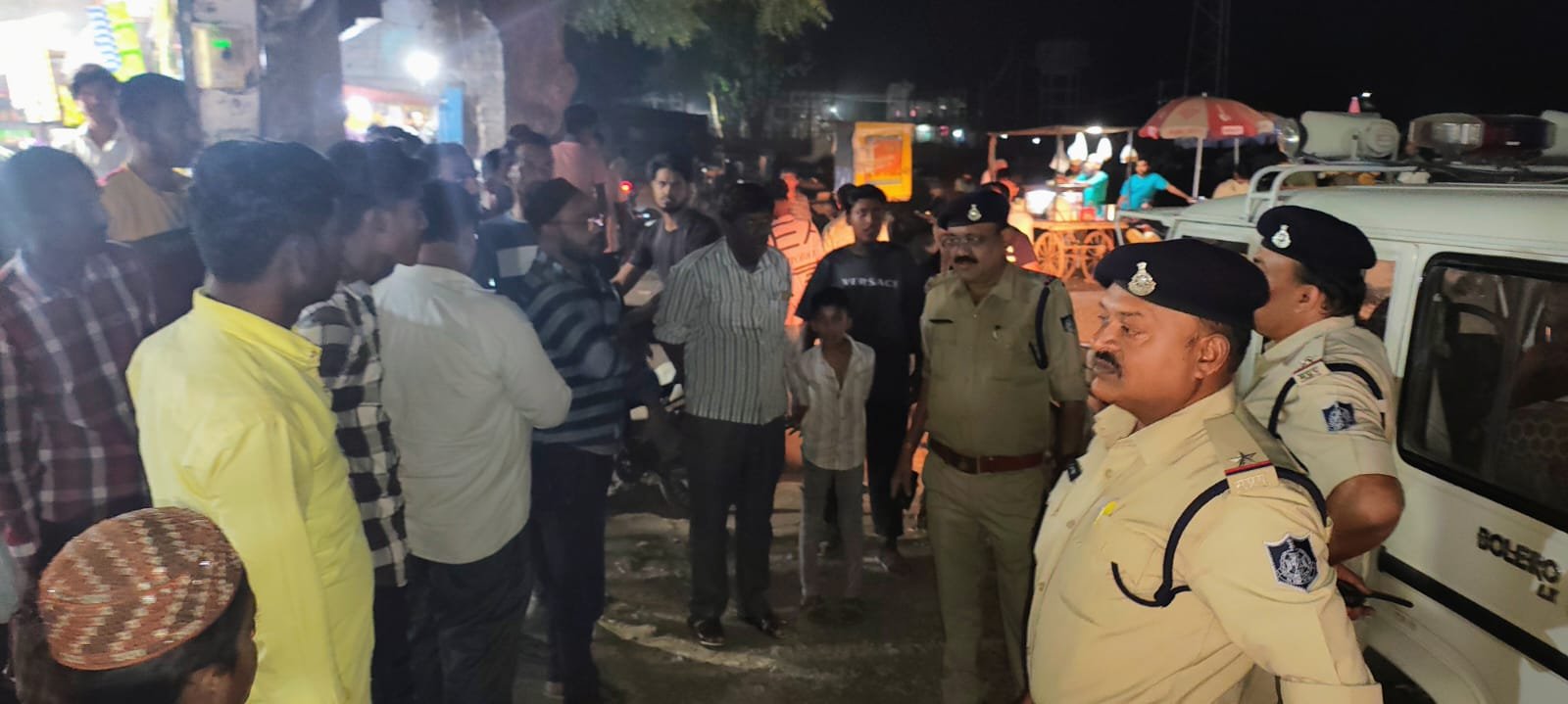 सार्वजनिक स्थलों, चौराहों पर सक्रियता के साथ बुरहानपुर पुलिस की सतत फुट पेट्रोलिंग | New India Times