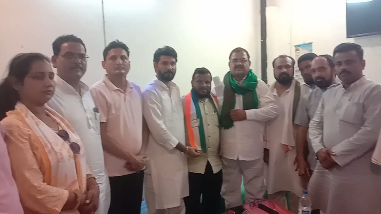 आप पार्टी के पार्षद ने थमा कांग्रेस का दामन, पार्टी ने अगर विश्वास जताया तो 27 का लड़ूंगा चुनाव: तकवीम खान | New India Times