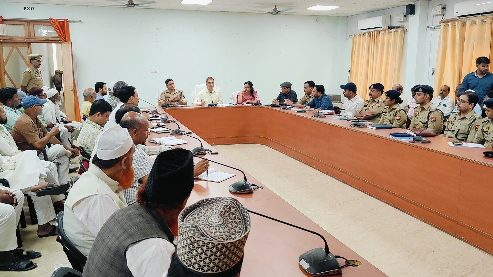 ईद उल अजहा के मद्देनजर सर्किट हाउस में जिलाधिकारी की अध्यक्षता में पीस कमेटी की बैठक सम्पन्न | New India Times