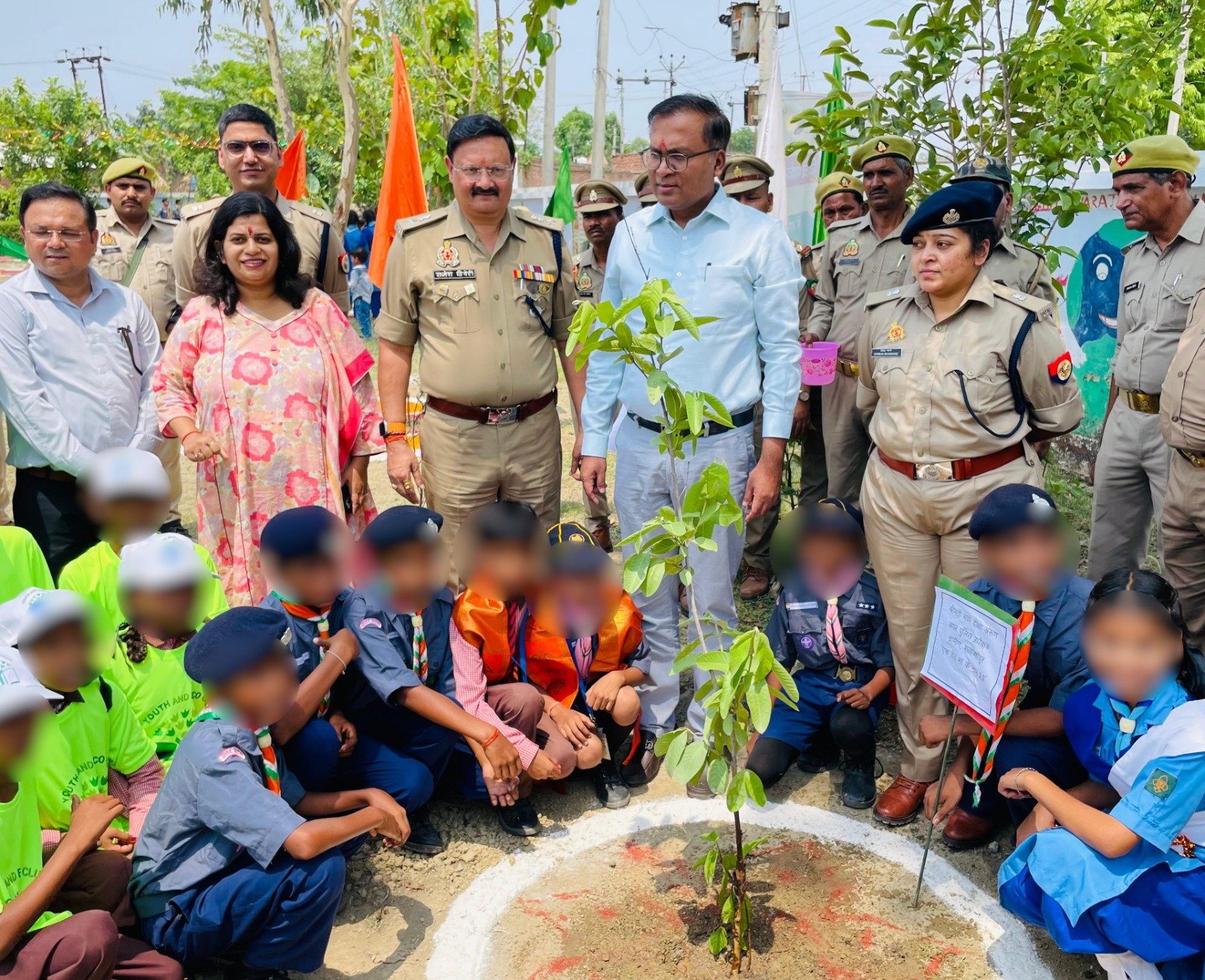 एक पेड़ मां के नाम" थीम के तहत किया गया वृक्षारोपण 1 एक पेड़ मां के नाम" थीम के तहत किया गया वृक्षारोपण | New India Times