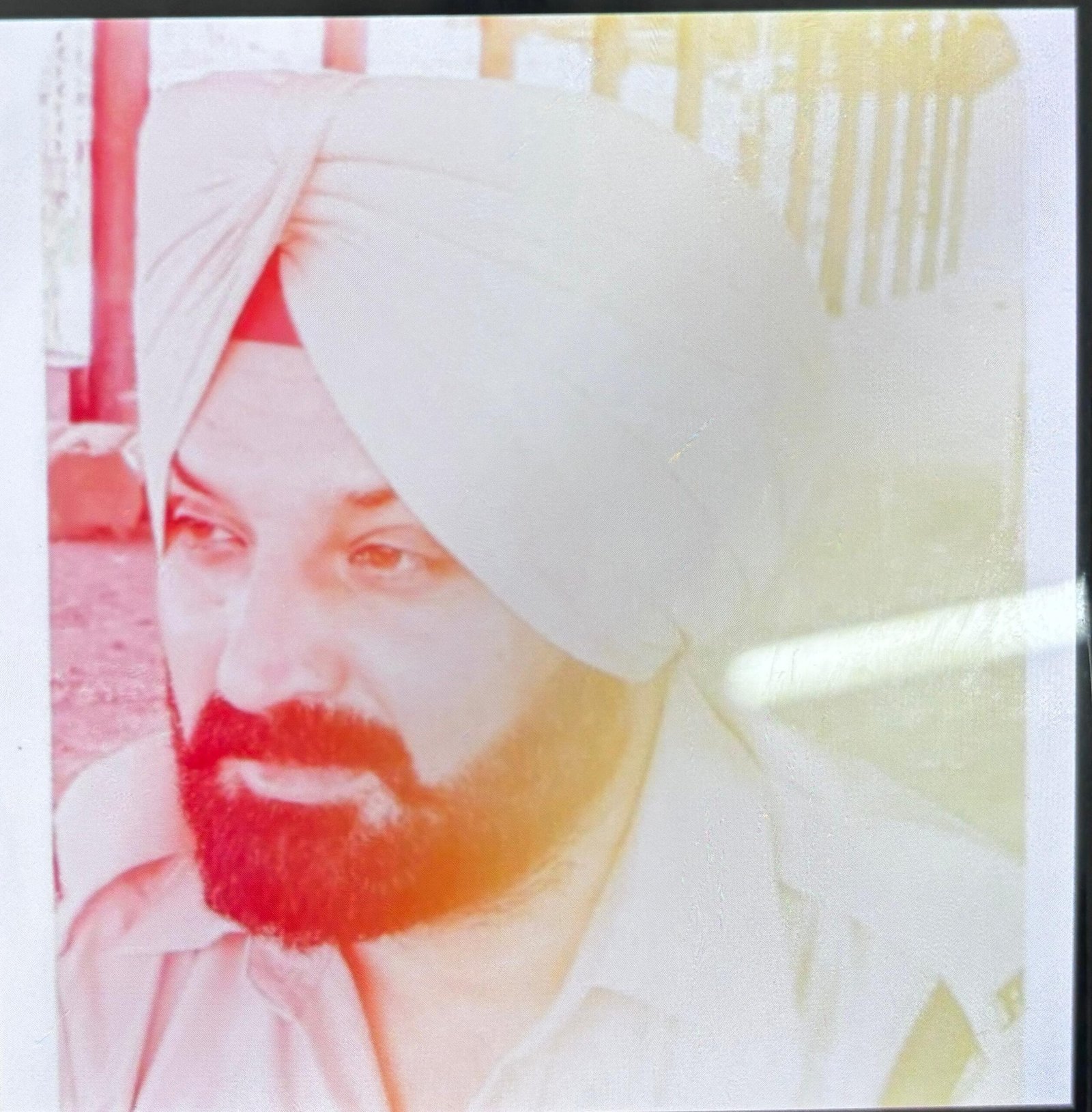 अवैध वसूली करते हुए कैमरे में कैद हुआ आरपीएफ का जवान तो दबंगई दिखाते हुए पत्रकार से की बदसलूकी | New India Times