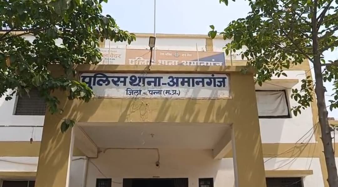 अमानगंज में दिनदहाड़े गल्ला व्यापारी की दुकान से 80 हजार रुपये की चोरी, व्यापारियों में आक्रोश 1 अमानगंज में दिनदहाड़े गल्ला व्यापारी की दुकान से 80 हजार रुपये की चोरी, व्यापारियों में आक्रोश | New India Times