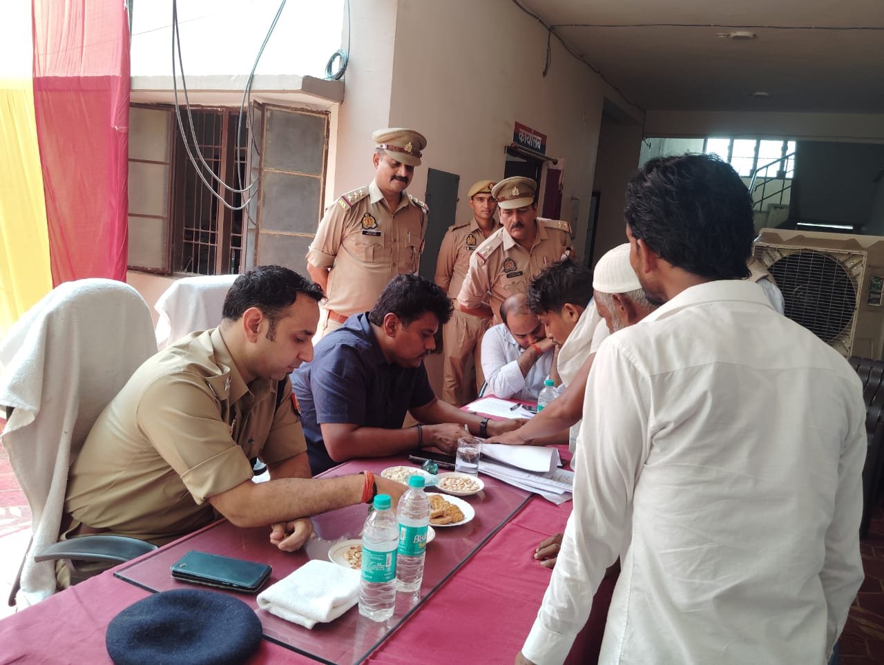 जिलाधिकारी की अध्यक्षता में थाना इटवा में समाधान दिवस का हुआ आयोजन 1 जिलाधिकारी की अध्यक्षता में थाना इटवा में समाधान दिवस का हुआ आयोजन | New India Times