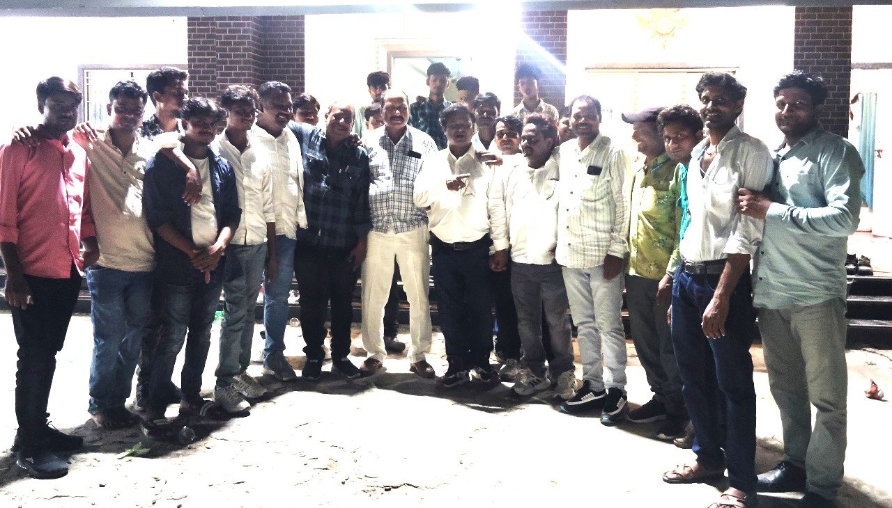 समाजसेवी संदीप विश्वकर्मा ने गांव के गणमान्य व्यक्तियों के साथ की बैठक | New India Times