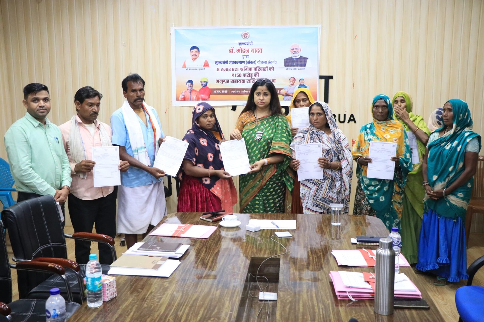 झाबुआ समेत प्रदेशभर में हितग्राहियों को मुख्यमंत्री डॉ. यादव की सौगात, 1551 करोड़ की राशि का सिंगल क्लिक से वितरण 1 झाबुआ समेत प्रदेशभर में हितग्राहियों को मुख्यमंत्री डॉ. यादव की सौगात, 1551 करोड़ की राशि का सिंगल क्लिक से वितरण | New India Times