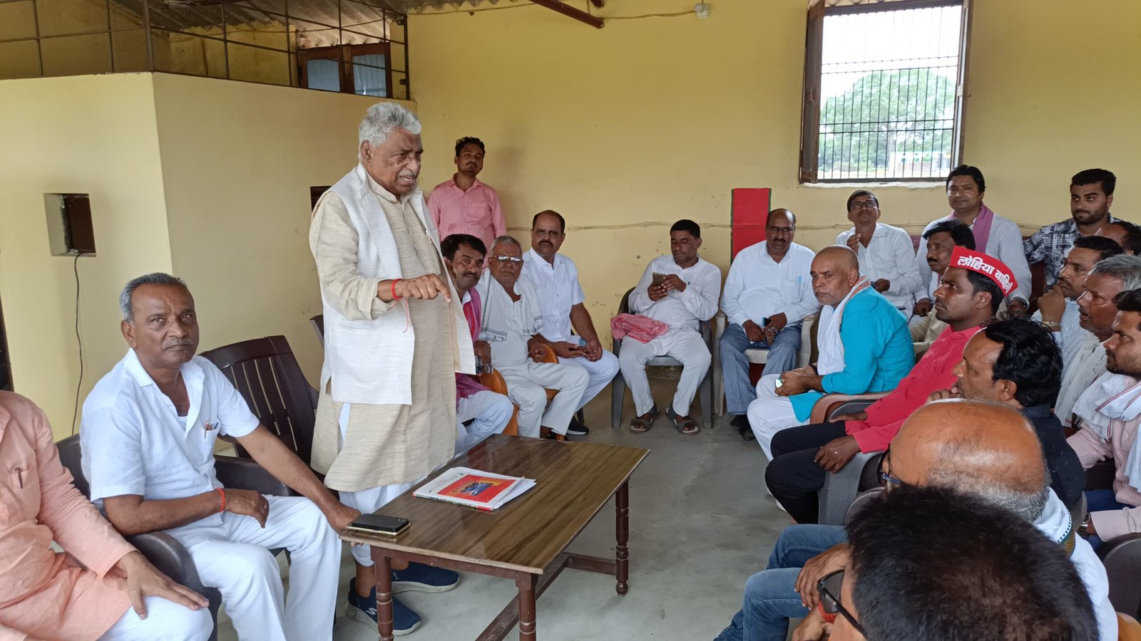 नेता प्रतिपक्ष के आवास पर जोन व सेक्टर प्रभारियों की बैठक, सरकार की नीतियों पर जमकर बरसे माता प्रसाद पाण्डेय | New India Times