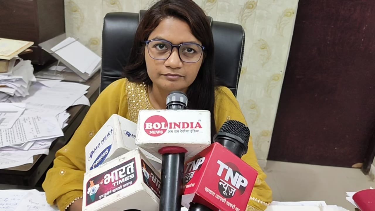 जुन्नारदेव एसडीएम ने ली पटवारियों की समीक्षा बैठक, लापरवाह पटवारियों पर वेतन रोकने के निर्देश | New India Times