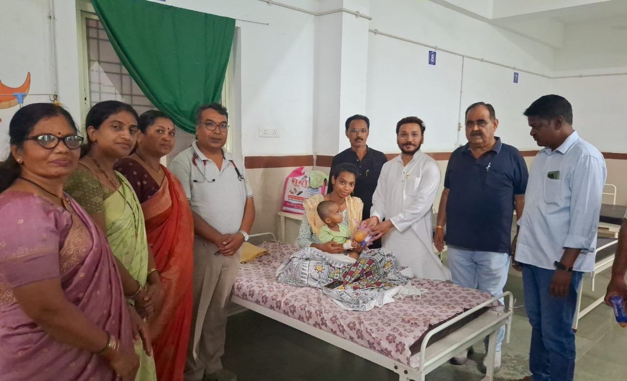 कांग्रेसियों ने केक काट कर धूमधाम से मनाया सांसद नकुलनाथ का जन्मदिन | New India Times