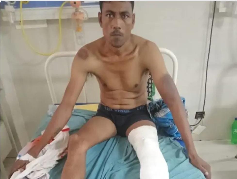 जमीनी विवाद में खूनी संघर्ष: इटवा के हीर खास गांव में पिता-पुत्रों पर लाठी-डंडों से हमला, तीन गंभीर रूप से घायल 1 जमीनी विवाद में खूनी संघर्ष: इटवा के हीर खास गांव में पिता-पुत्रों पर लाठी-डंडों से हमला, तीन गंभीर रूप से घायल | New India Times