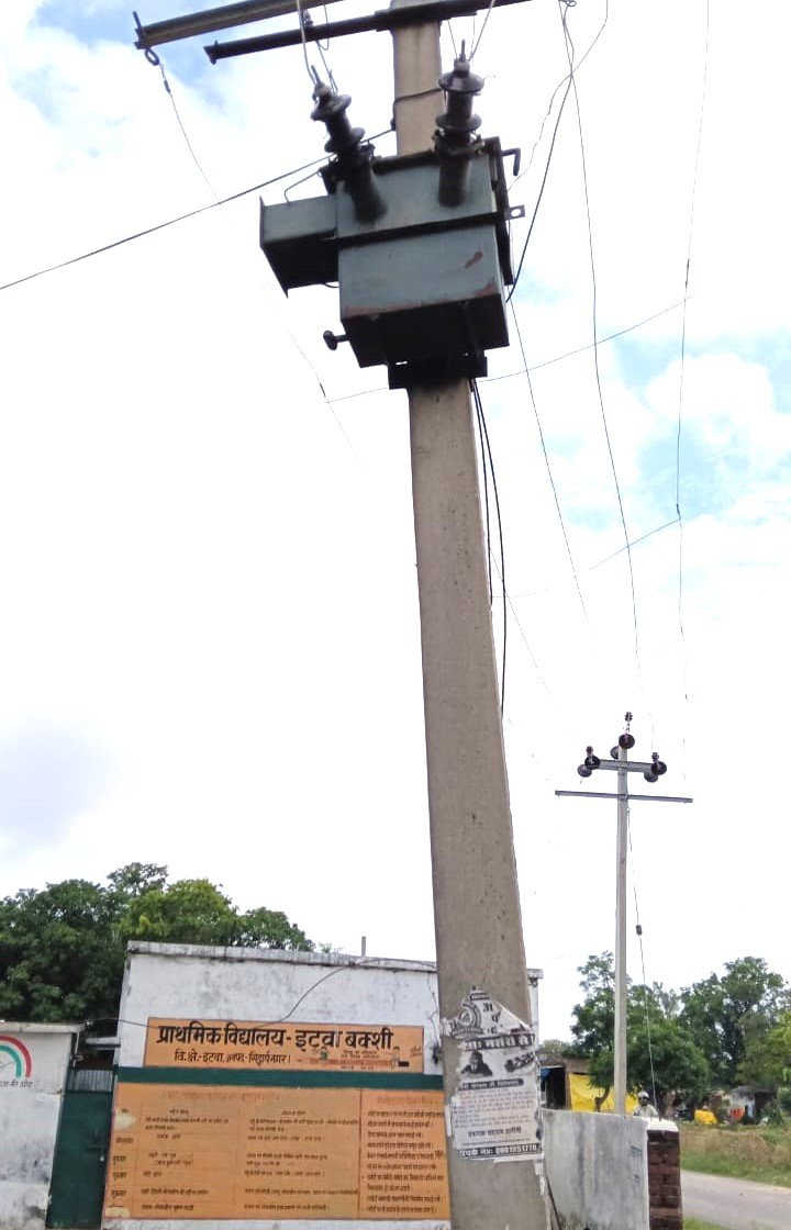 जला हुआ विद्युत ट्रांस्फार्मर बदलने की मांग | New India Times