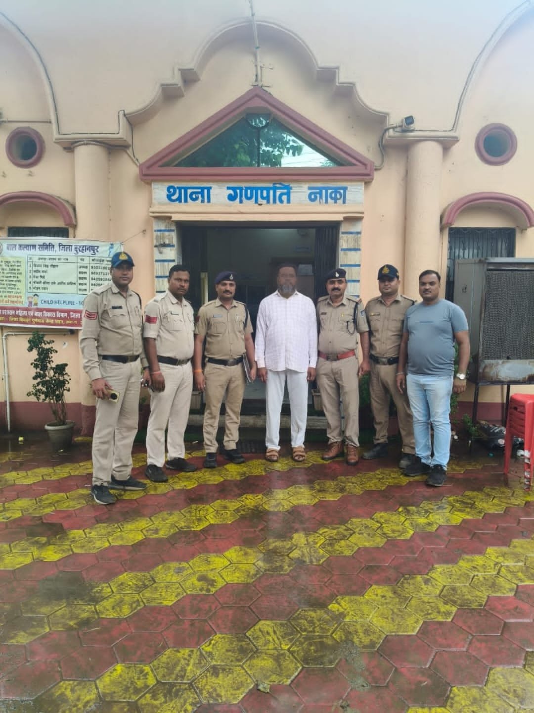 गौवंश परिवहन के कुख्यात 05 अपराधों में संलिप्त स्थाई फरार वारंटी को थाना गणपतिनाका पुलिस ने किया गिरफ्तार 1 गौवंश परिवहन के कुख्यात 05 अपराधों में संलिप्त स्थाई फरार वारंटी को थाना गणपतिनाका पुलिस ने किया गिरफ्तार | New India Times