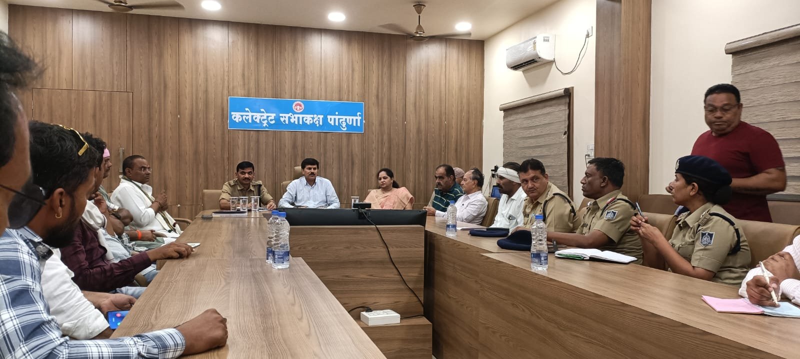 पांढुर्णा में आगामी त्योहारों को लेकर शांति समिति की बैठक आयोजित, शांति व्यवस्था बनाए रखने पर जोर 1 पांढुर्णा में आगामी त्योहारों को लेकर शांति समिति की बैठक आयोजित, शांति व्यवस्था बनाए रखने पर जोर | New India Times