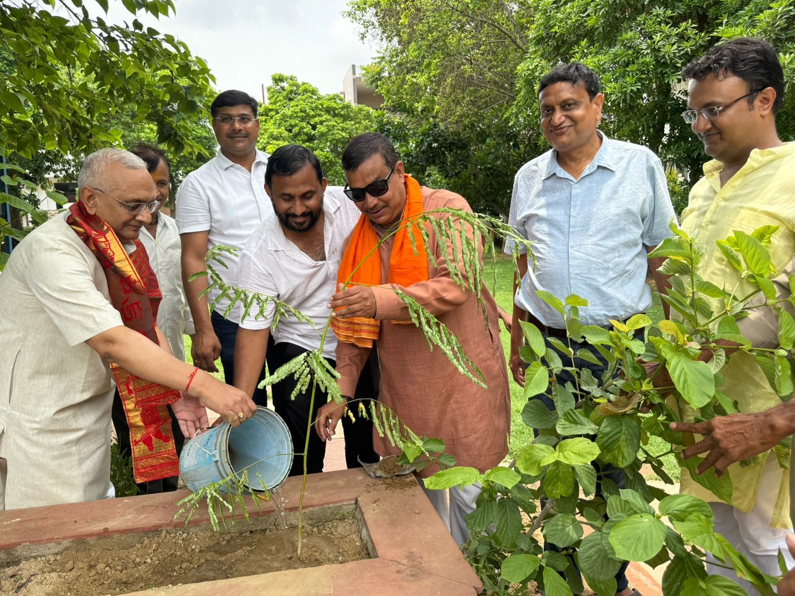 महापौर विनोद अग्रवाल ने किया वृक्षारोपण | New India Times